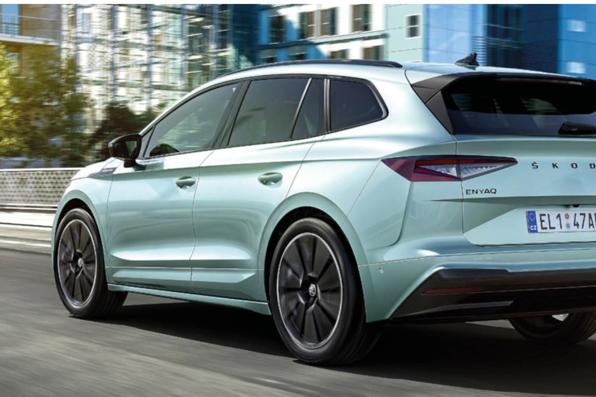 Skoda Enyaq von aussen auf STraße